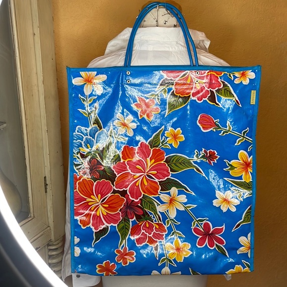 Old Navy Handbags - Oilcloth tote